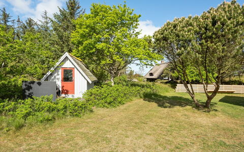 Jorinde - 2.8Km from the Sea: Möbel, Interior Design, Stuhl, Flooring, Tabelle, Resort, Fussboden, Decke, Zimmer, Eco Hotel