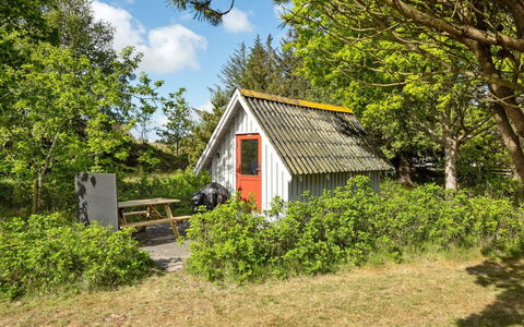 Jorinde - 2.8Km from the Sea: Möbel, Interior Design, Stuhl, Flooring, Tabelle, Resort, Fussboden, Decke, Zimmer, Eco Hotel