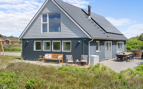 Taio - 500M from the Sea: Strauch, Urban Design, Ground, Backstein, Wohnung, Estate, Mauerwerk, Balkon, Landscaping