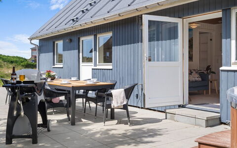 Taio - 500M from the Sea: Strauch, Urban Design, Ground, Backstein, Wohnung, Estate, Mauerwerk, Balkon, Landscaping