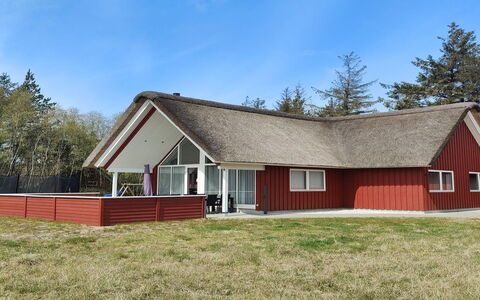 Lima - 3.5Km from the Sea: Dach, Haus, Grundstueck, Zuhause, Hütte, Estate, Gartenbauten, Schatten, Blockhaus, Landscaping