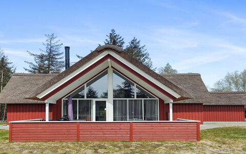 Lima - 3.5Km from the Sea: Dach, Haus, Grundstueck, Zuhause, Hütte, Estate, Gartenbauten, Schatten, Blockhaus, Landscaping