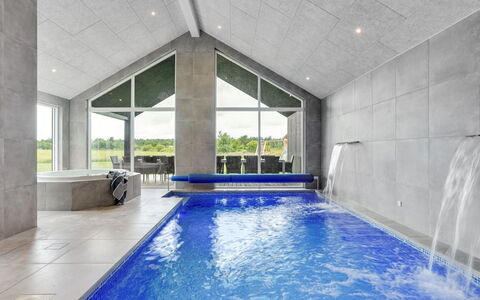 Fridel - 4Km from the Sea: Schwimmbad, Strahl, Daylighting, Aluminium