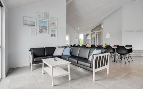 Fridel - 4Km from the Sea: Flooring, Interior Design, Fussboden, Decke, Couch, Wohnzimmer, Möbel, Stuhl, Holzboden