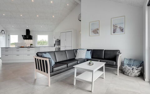 Fridel - 4Km from the Sea: Holz, Flooring, Fussboden, Möbel, Interior Design, Decke, Wohnzimmer, Zuhause, Couch