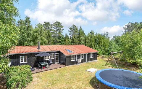 Granke - 3.8Km from the Sea: Flooring, Fussboden, Decke, Interior Design, Countertop, Küche, Cabinetry, Zimmer, Major Appliance, Light Fixture