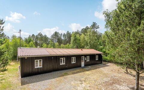 Granke - 3.8Km from the Sea: Flooring, Fussboden, Decke, Interior Design, Countertop, Küche, Cabinetry, Zimmer, Major Appliance, Light Fixture