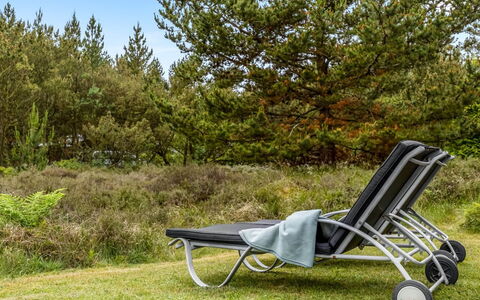 Saxi - 2.6Km from the Sea: Möbel, Interior Design, Stuhl, Flooring, Tabelle, Resort, Fussboden, Decke, Zimmer, Eco Hotel