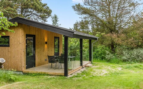 Saxi - 2.6Km from the Sea: Möbel, Interior Design, Stuhl, Flooring, Tabelle, Resort, Fussboden, Decke, Zimmer, Eco Hotel