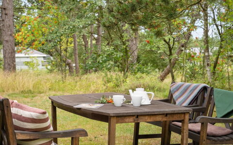 Saxi - 2.6Km from the Sea: Möbel, Interior Design, Stuhl, Flooring, Tabelle, Resort, Fussboden, Decke, Zimmer, Eco Hotel