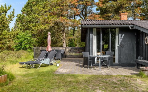 Saxi - 2.6Km from the Sea: Möbel, Interior Design, Stuhl, Flooring, Tabelle, Resort, Fussboden, Decke, Zimmer, Eco Hotel