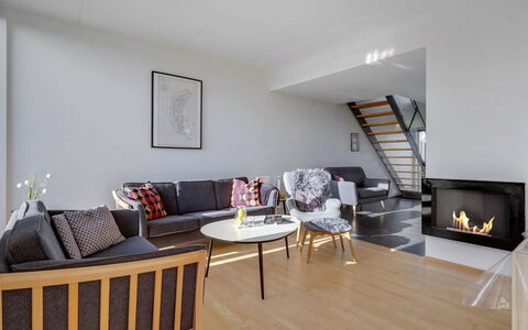 Pirkko - 100M from the Sea: Möbel, Interior Design, Flooring, Fussboden, Couch, Holz, Wohnzimmer, Holzboden, Decke, Zimmer