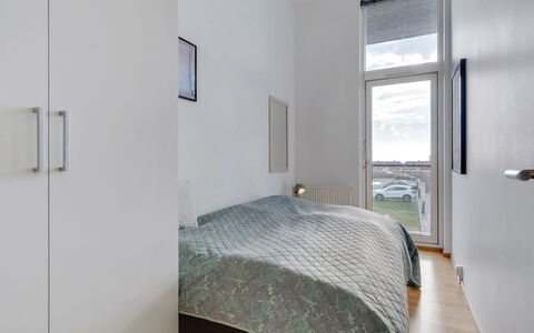 Pirkko - 100M from the Sea: Interior Design, Holz, Flooring, Fussboden, Schlafzimmer, Bett, Decke, Wohnung, Möbel, Bettdecke