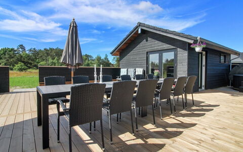 Tahvo - 3.3Km from the Sea: Strauch, Urban Design, Ground, Backstein, Wohnung, Estate, Mauerwerk, Balkon, Landscaping