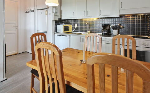 Gertruda - 2.3Km from the Sea: Flooring, Holz, Interior Design, Decke, Fussboden, Möbel, Küche, Zimmer, Countertop, Haushaltsgerät