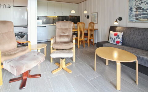 Gertruda - 2.3Km from the Sea: Möbel, Holz, Flooring, Interior Design, Fussboden, Decke, Zimmer, Tabelle, Wohnzimmer, Stuhl