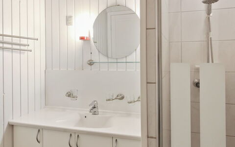 Gertruda - 2.3Km from the Sea: Bad Sink, Badezimmer, Armatur, Sinken, Wand, Flooring, Interior Design, Zapfhahn, Fussboden, Installation