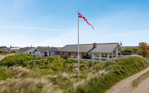 Gudmar - 500M from the Sea: Gras, Haus, Dach, Zuhause, Hütte, Strauch, Grundstueck, Ländliches Gebiet, Bauernhaus, Ground