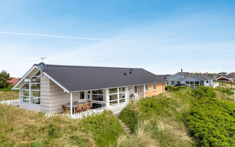 Gudmar - 500M from the Sea: Gras, Haus, Dach, Zuhause, Hütte, Strauch, Grundstueck, Ländliches Gebiet, Bauernhaus, Ground