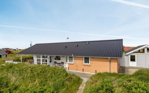Gudmar - 500M from the Sea: Gras, Haus, Dach, Zuhause, Hütte, Strauch, Grundstueck, Ländliches Gebiet, Bauernhaus, Ground