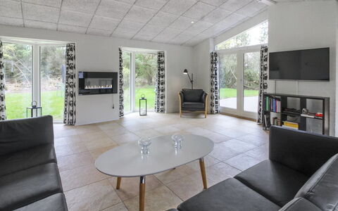 Vieno - 2.6Km from the Sea: Interior Design, Flooring, Holz, Decke, Möbel, Fussboden, Wohnzimmer, Zuhause, Couch, Zimmer