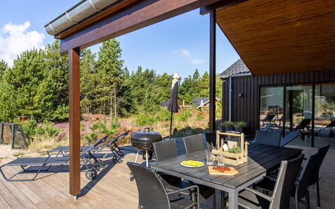 Heidi - 1Km from the Sea: Holz, Veranda, Möbel, Schatten, Deck, Hartholz, Stuhl, Gartenmöbel, Holzbeize, Holzboden