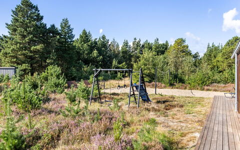 Heidi - 1Km from the Sea: Baum, Strauch, Grundstueck, Pflanzengemeinschaft, Ländliches Gebiet, Wiese, Garten, Weg, Plantage