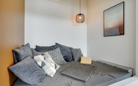 Heidi - 1Km from the Sea: Möbel, Interior Design, Wand, Schlafzimmer, Bett, Fussboden, Flooring, Zimmer, Textil, Linens