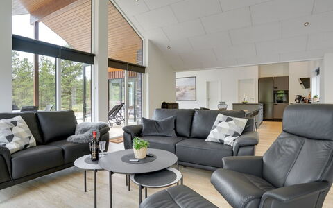 Heidi - 1Km from the Sea: Möbel, Interior Design, Flooring, Couch, Wohnzimmer, Fussboden, Zuhause, Wohnung