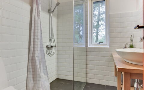 Reijo: Wand, Flooring, Fussboden, Badezimmer, Interior Design, Armatur, Fliese, Installation, Toilette