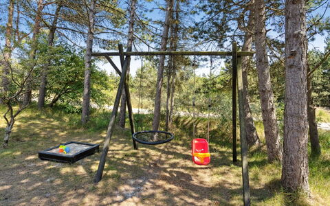 Reijo: Spielmittel, Schwingen, Kofferraum, Park, Wald, Schatten, Spielplatz, Garten, Boden, Rasen