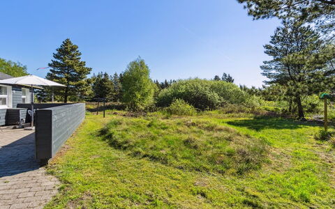 Glenna - 1.8Km from the Sea: Gras, Haus, Dach, Zuhause, Hütte, Strauch, Grundstueck, Ländliches Gebiet, Bauernhaus, Ground