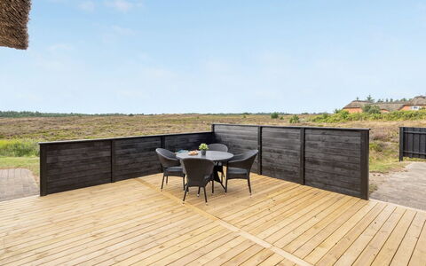 Dietmar - 2.8Km from the Sea: Holz, Holzboden, Flooring, Fussboden, Hartholz, Planke, Deck, Verbundwerkstoff, Holzbeize, Promenade