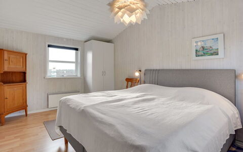 Dietmar - 2.8Km from the Sea: Flooring, Holz, Decke, Schlafzimmer, Fussboden, Interior Design, Light Fixture, Bett, Bettdecke, Bedding