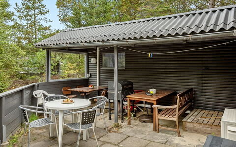 Amala - 2.5Km from the Sea: Möbel, Interior Design, Stuhl, Flooring, Tabelle, Resort, Fussboden, Decke, Zimmer, Eco Hotel
