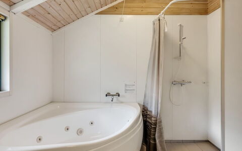 Aamu - 300M to the Fjord: Decke, Flooring, Interior Design, Fussboden, Verbundwerkstoff, Möbel, Resort, Hotel, Design, Daylighting