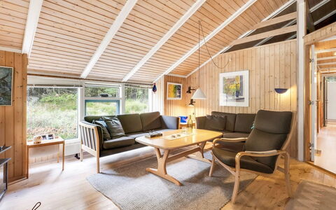 Aamu - 300M to the Fjord: Decke, Flooring, Interior Design, Fussboden, Verbundwerkstoff, Möbel, Resort, Hotel, Design, Daylighting