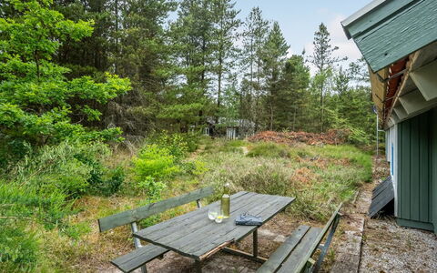 Aamu - 300M to the Fjord: Decke, Flooring, Interior Design, Fussboden, Verbundwerkstoff, Möbel, Resort, Hotel, Design, Daylighting