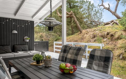 Galathea - 800M from the Sea: Möbel, Holz, Stuhl, Tabelle, Gartenmöbel, Veranda, Flooring, Tisch Im Freien, Küche & Esszimmer Tisch, Fussboden