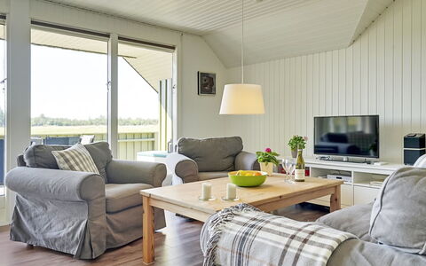 Brunon - 1.5Km from the Sea: Möbel, Flooring, Holz, Interior Design, Decke, Fussboden, Couch, Wohnzimmer, Stuhl, Zimmer
