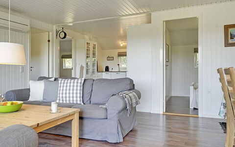 Brunon - 1.5Km from the Sea: Flooring, Holz, Möbel, Fussboden, Decke, Interior Design, Couch, Holzboden, Wohnzimmer, Zuhause