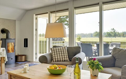 Brunon - 1.5Km from the Sea: Möbel, Flooring, Holz, Interior Design, Stuhl, Fussboden, Zuhause, Tabelle, Wohnzimmer, Decke