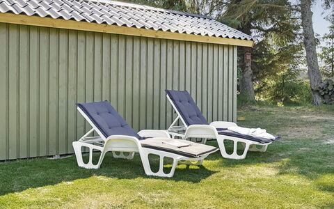 Brunon - 1.5Km from the Sea: Gartenmöbel, Rasen, Schatten, Sonnenliege, Garten, Design, Garten, Stuhl, Hinterhof, Läge