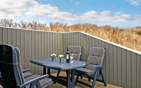 Stojmena - 200M from the Sea: Strauch, Urban Design, Ground, Backstein, Wohnung, Estate, Mauerwerk, Balkon, Landscaping