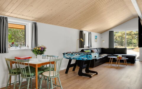 Etti - 1Km from the Sea: Interior Design, Möbel, Flooring, Holz, Decke, Fussboden, Zimmer, Beleuchtung, Holzboden, Wohnzimmer