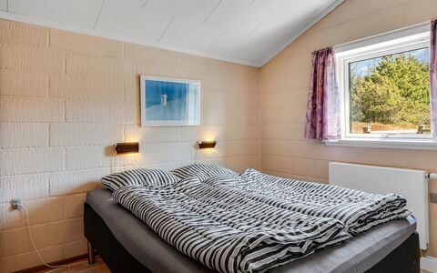 Etti - 1Km from the Sea: Holz, Zuhause, Schlafzimmer, Decke, Bett, Bettrahmen, Bedding, Holzbeize, Hartholz, Einfrieren