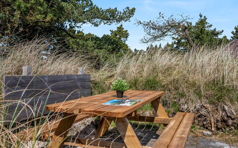 Etti - 1Km from the Sea: Strauch, Urban Design, Ground, Backstein, Wohnung, Estate, Mauerwerk, Balkon, Landscaping