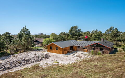 Etti - 1Km from the Sea: Strauch, Urban Design, Ground, Backstein, Wohnung, Estate, Mauerwerk, Balkon, Landscaping