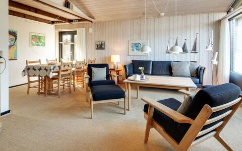 Pisana - 400M from the Sea: Möbel, Interior Design, Flooring, Fussboden, Holz, Decke, Wohnzimmer, Holzboden, Stuhl, Zimmer
