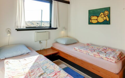 Pisana - 400M from the Sea: Schlafzimmer, Bett, Interior Design, Möbel, Decke, Bettdecke, Bettrahmen, Bedding, Zuhause, Fussboden